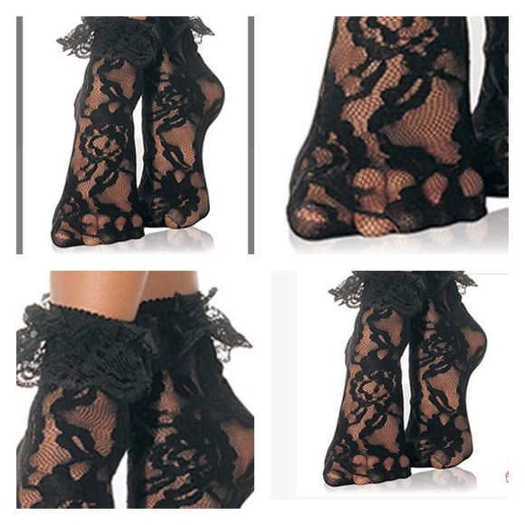 ❄️Sale❄️ Black lace ankle ruffle socks. - Picture 2 of 2
